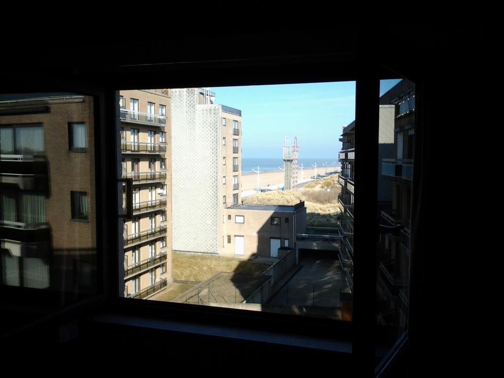 Zonnig Appartement Met Zeezicht Koksijde Exterior photo