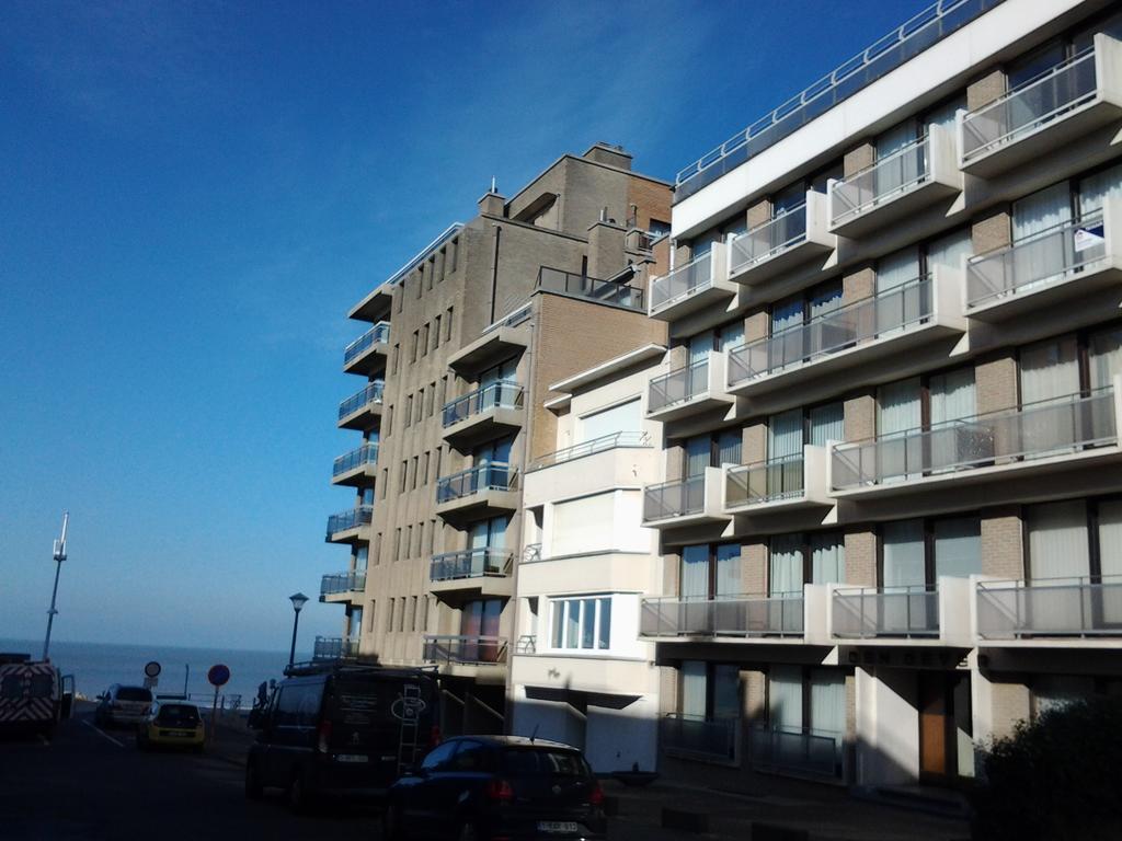 Zonnig Appartement Met Zeezicht Koksijde Exterior photo
